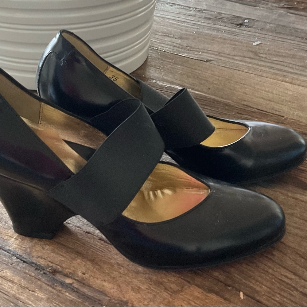 Taryn Rose Black Heels Classic Mary Jane Style